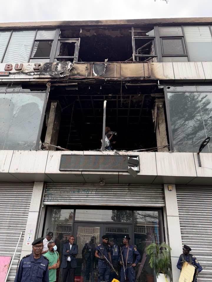 Bâtiment après l'incendie à Kinshasa