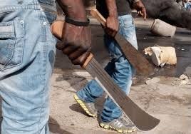 Machettes saisies par la police à Kinshasa
